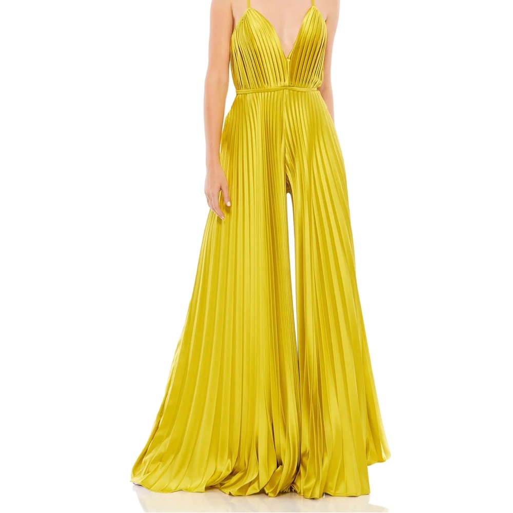 PLEATED PLUNGE NECK WIDE LEG JUMPSUIT - Picture 2 of 7